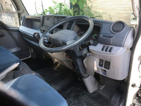 三菱ふそうキャンター平ボディ小型（2t・3t）[写真30]