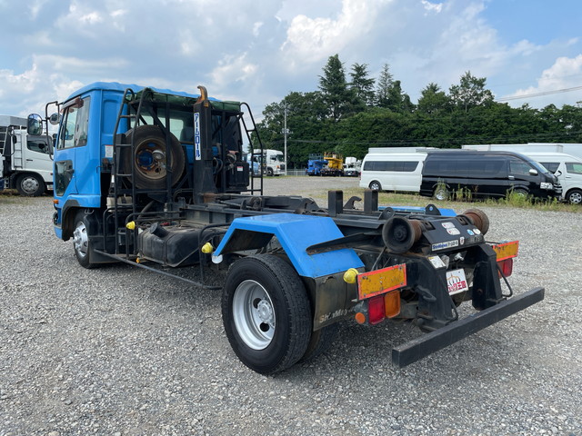 UDトラックスコンドルアームロール中型（4t）[写真04]