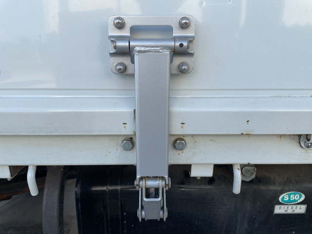 三菱ふそうキャンター平ボディ小型（2t・3t）[写真16]