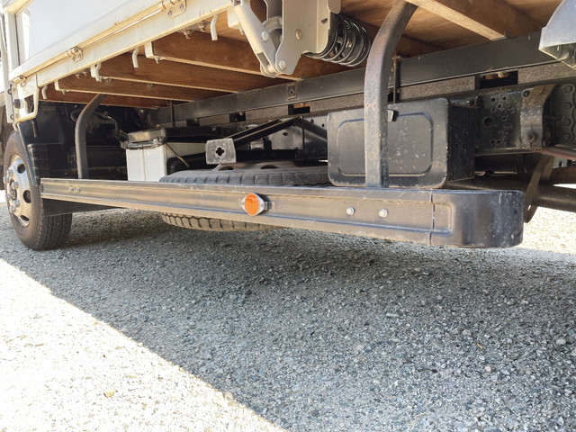 三菱ふそうキャンター平ボディ小型（2t・3t）[写真18]