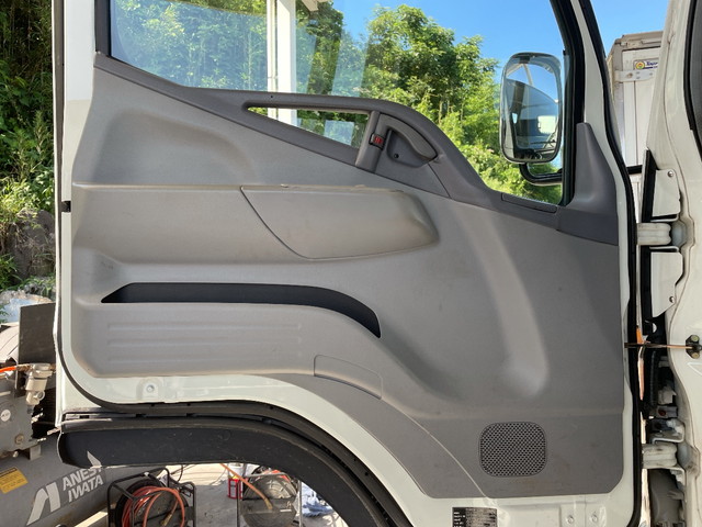 三菱ふそうキャンター平ボディ小型（2t・3t）[写真24]