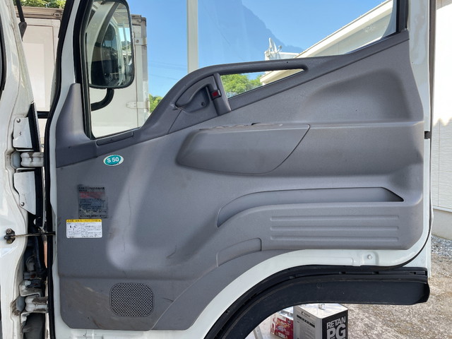 三菱ふそうキャンター平ボディ小型（2t・3t）[写真25]