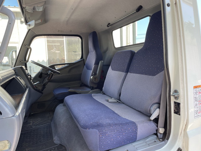 三菱ふそうキャンター平ボディ小型（2t・3t）[写真26]