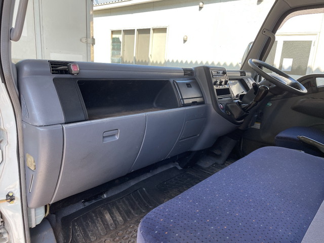 三菱ふそうキャンター平ボディ小型（2t・3t）[写真28]