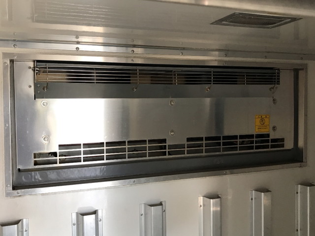 いすゞエルフ冷凍車（冷蔵車）小型（2t・3t）[写真14]