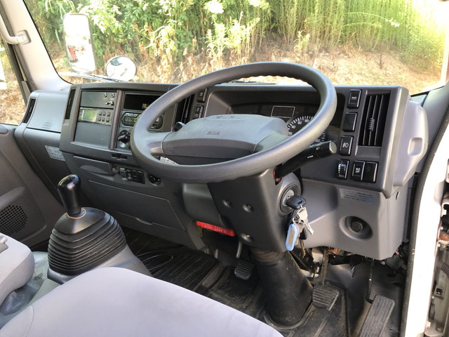 いすゞエルフ冷凍車（冷蔵車）小型（2t・3t）[写真28]