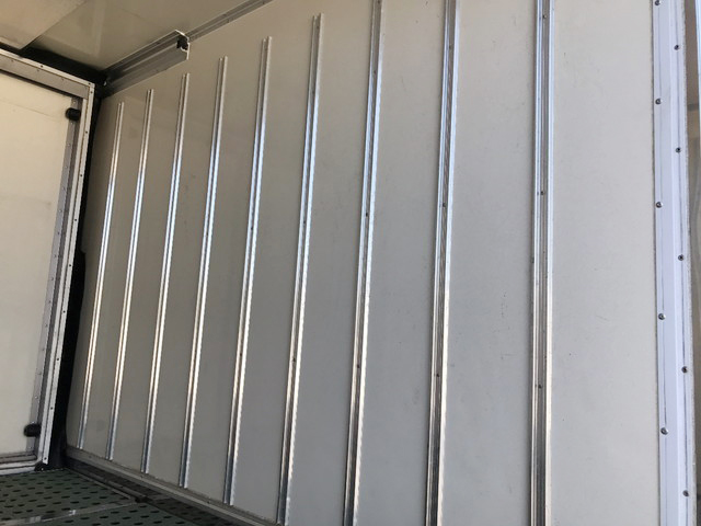 いすゞエルフ冷凍車（冷蔵車）小型（2t・3t）[写真13]