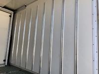 いすゞエルフ冷凍車（冷蔵車）小型（2t・3t）[写真13]