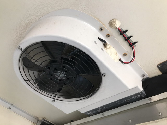 いすゞエルフ冷凍車（冷蔵車）小型（2t・3t）[写真19]