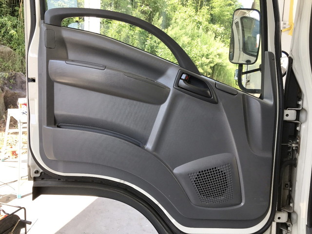 いすゞエルフ冷凍車（冷蔵車）小型（2t・3t）[写真23]