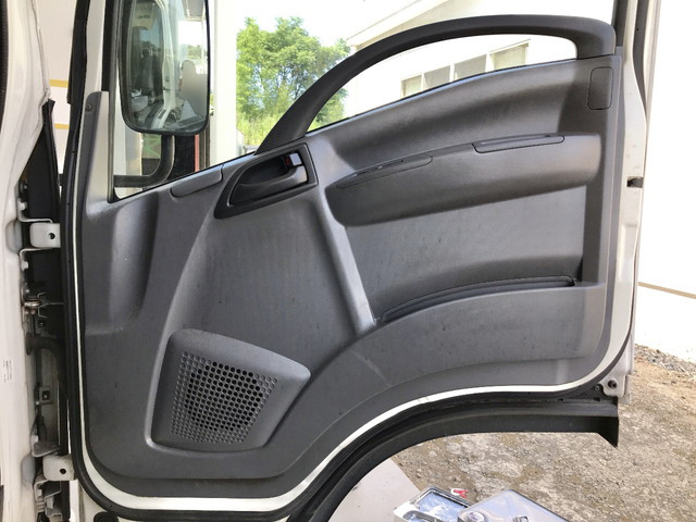 いすゞエルフ冷凍車（冷蔵車）小型（2t・3t）[写真24]