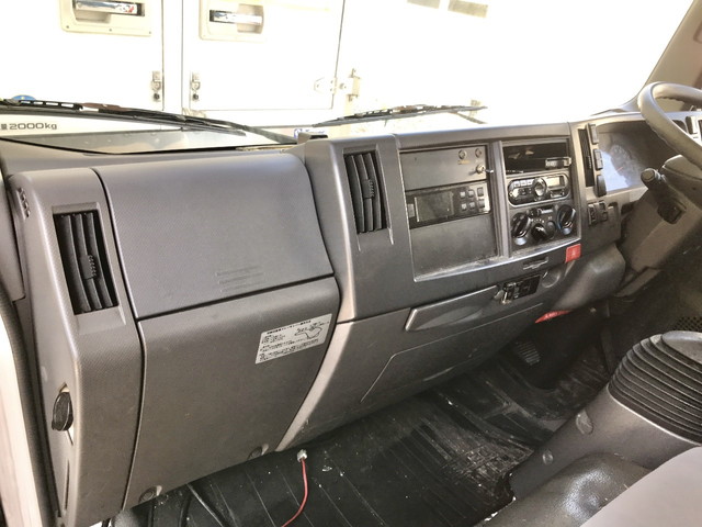 いすゞエルフ冷凍車（冷蔵車）小型（2t・3t）[写真28]