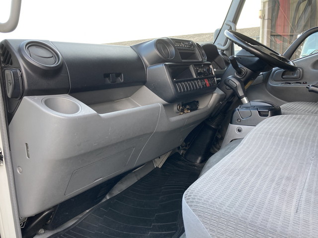 日野デュトロ平ボディ小型（2t・3t）[写真30]