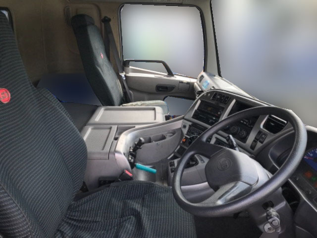 UDトラックスクオントレーラーヘッド（トラクターヘッド）大型（10t）[写真12]