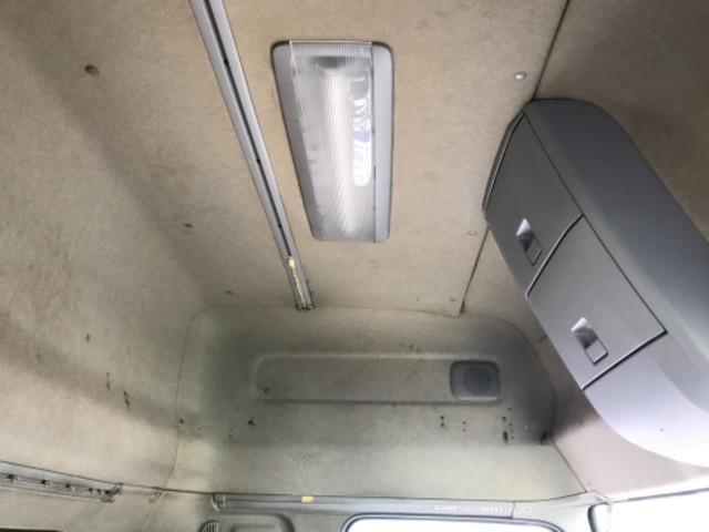 UDトラックスクオントレーラーヘッド（トラクターヘッド）大型（10t）[写真13]