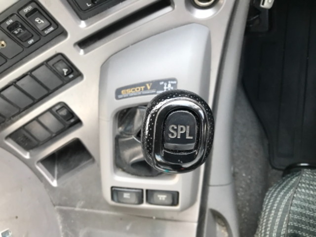 UDトラックスクオントレーラーヘッド（トラクターヘッド）大型（10t）[写真16]