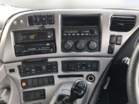 UDトラックスクオントレーラーヘッド（トラクターヘッド）大型（10t）[写真17]