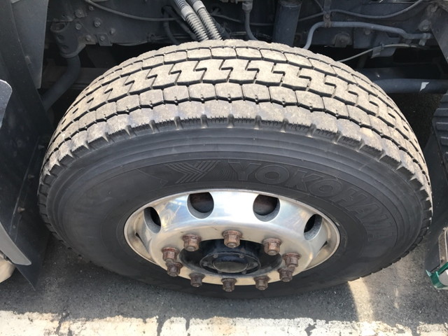 UDトラックスクオントレーラーヘッド（トラクターヘッド）大型（10t）[写真07]