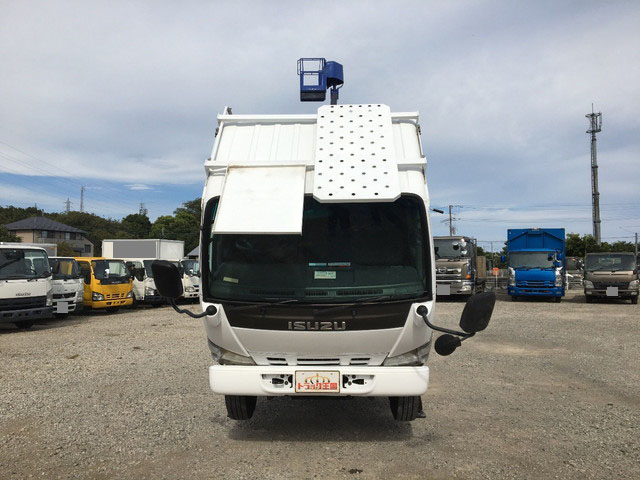 いすゞエルフ高所作業車小型（2t・3t）[写真10]