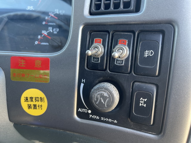 UDトラックスコンドルセルフクレーン4段増トン（6t・8t）[写真32]