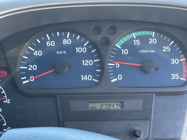 UDトラックスコンドルセルフクレーン4段増トン（6t・8t）[写真35]