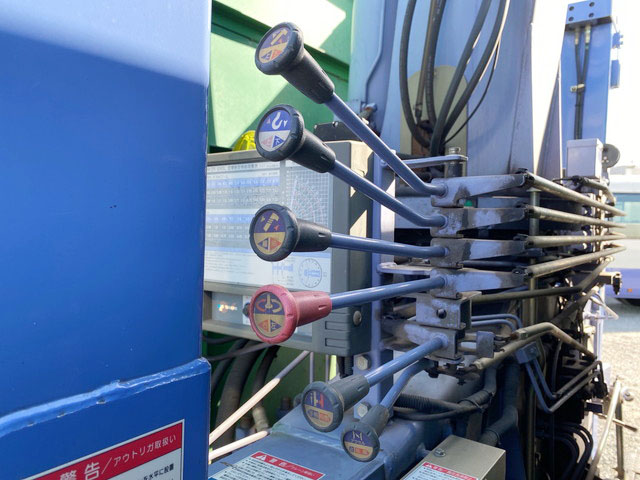 日野レンジャーセルフクレーン4段増トン（6t・8t）[写真15]
