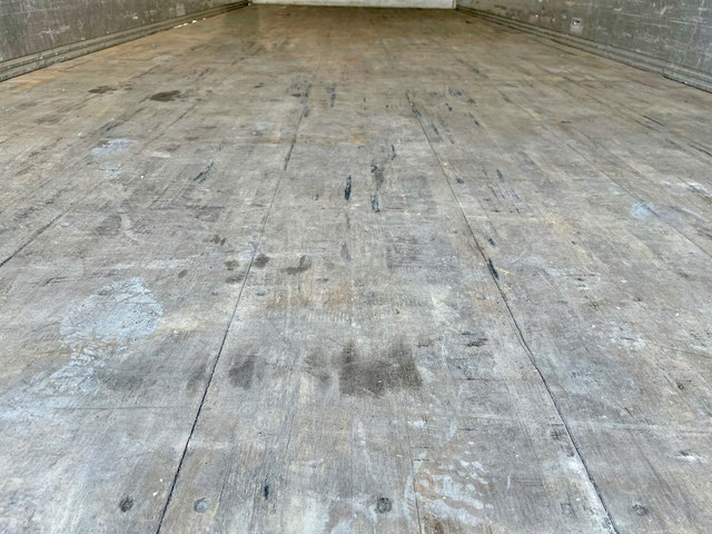 UDトラックスコンドルアルミウイング増トン（6t・8t）[写真16]