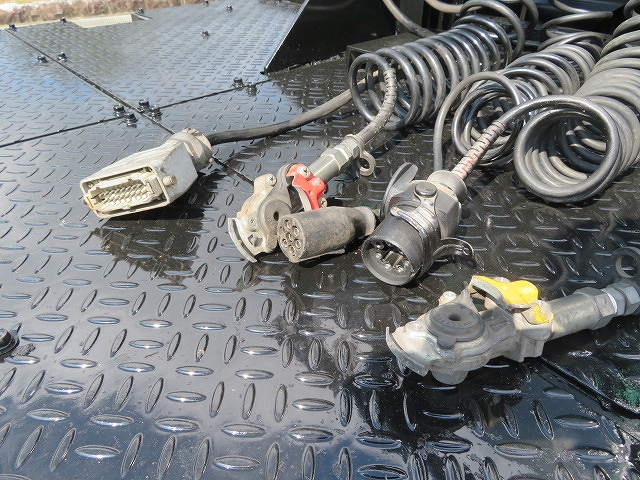 いすゞギガトレーラーヘッド（トラクターヘッド）大型（10t）[写真27]