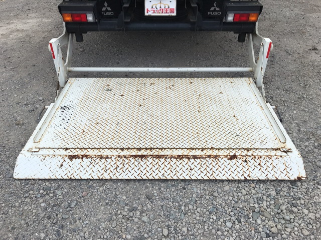 三菱ふそうキャンター平ボディ小型（2t・3t）[写真13]