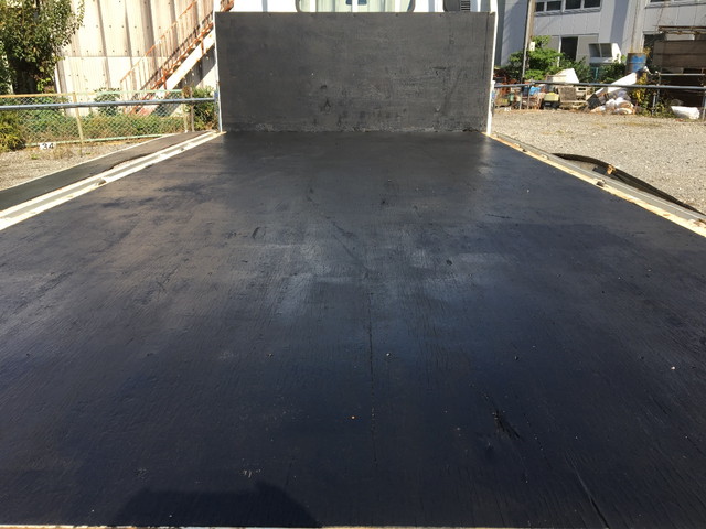 三菱ふそうキャンター平ボディ小型（2t・3t）[写真17]