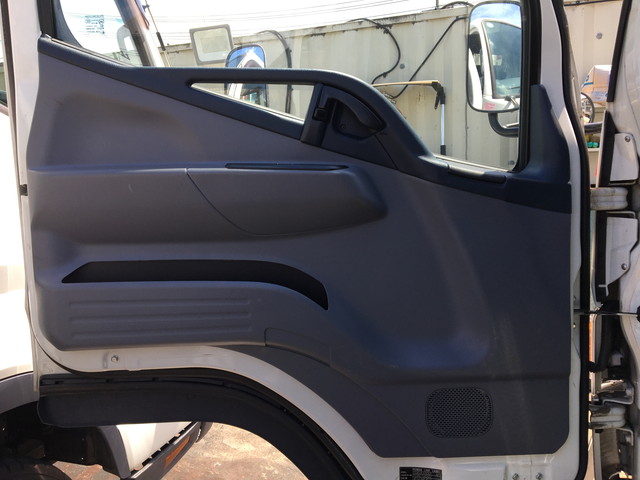三菱ふそうキャンター平ボディ小型（2t・3t）[写真31]