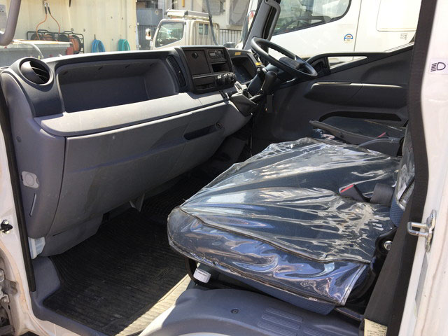 三菱ふそうキャンター平ボディ小型（2t・3t）[写真35]