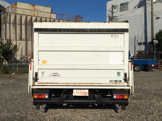 三菱ふそうキャンター平ボディ小型（2t・3t）[写真09]