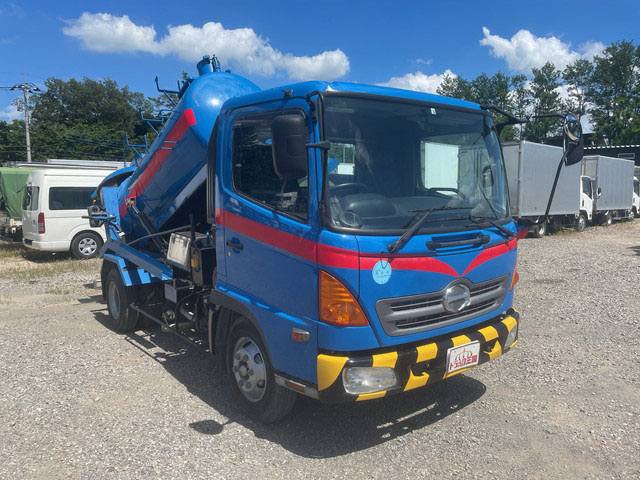 日野レンジャー汚泥吸引車中型（4t）[写真03]