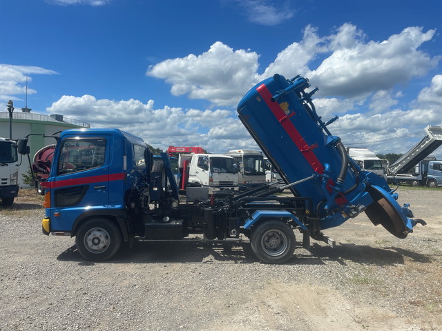日野レンジャー汚泥吸引車中型（4t）[写真06]