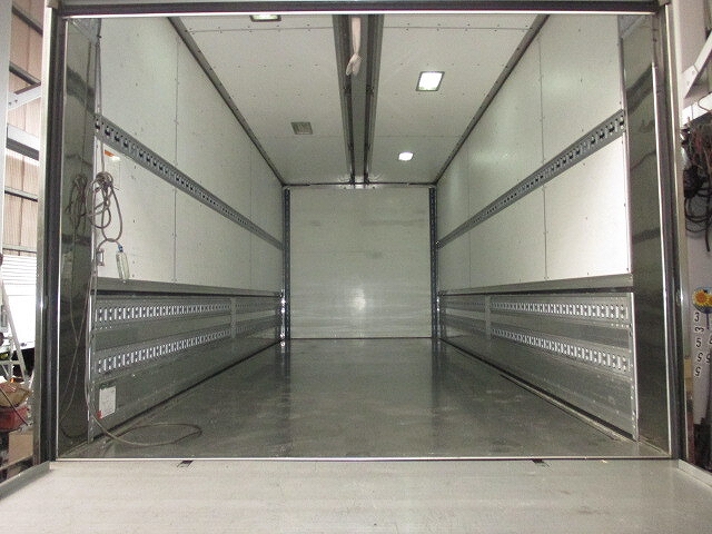 いすゞフォワードアルミウイング中型（4t）[写真10]