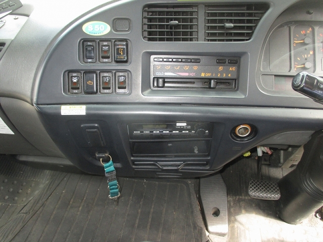 いすゞフォワードアルミウイング中型（4t）[写真30]