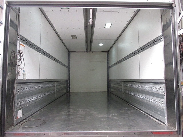 いすゞフォワードアルミウイング中型（4t）[写真06]