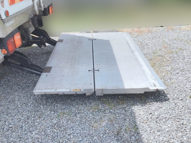 いすゞフォワード冷凍車（冷蔵車）中型（4t）[写真14]