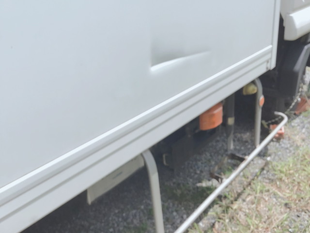 いすゞフォワード冷凍車（冷蔵車）中型（4t）[写真17]