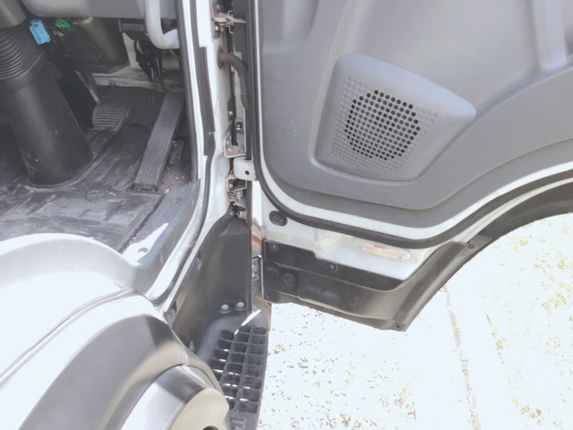 いすゞフォワード冷凍車（冷蔵車）中型（4t）[写真23]