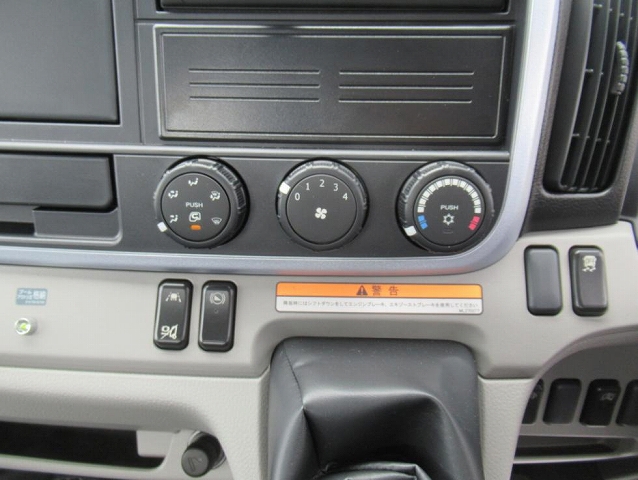 三菱ふそうキャンタークレーン4段小型（2t・3t）[写真11]