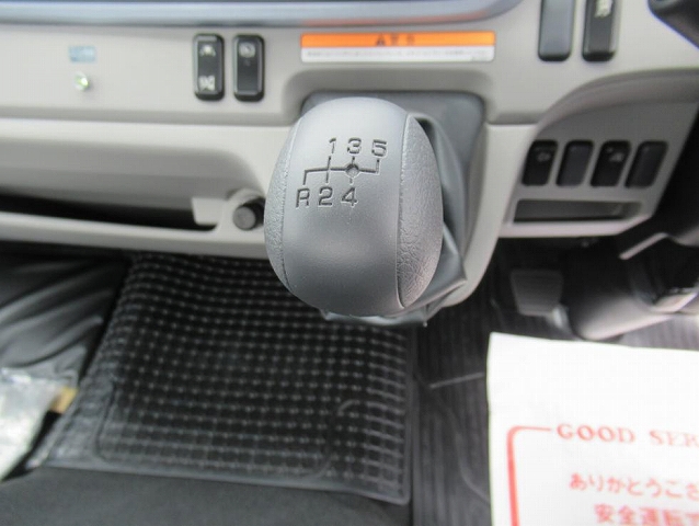 三菱ふそうキャンタークレーン4段小型（2t・3t）[写真12]