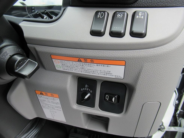 三菱ふそうキャンタークレーン4段小型（2t・3t）[写真07]