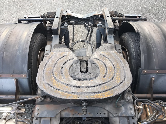 UDトラックスクオントレーラーヘッド（トラクターヘッド）大型（10t）[写真11]