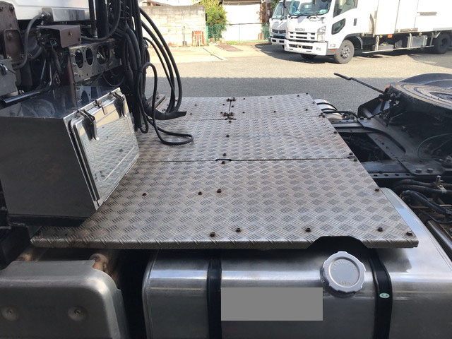 UDトラックスクオントレーラーヘッド（トラクターヘッド）大型（10t）[写真15]