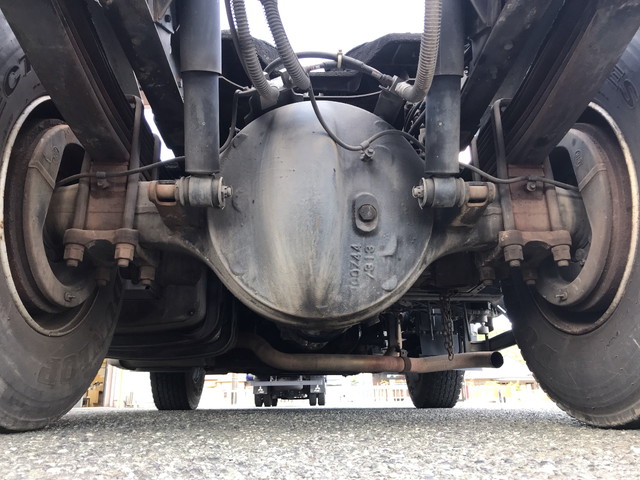 UDトラックスクオントレーラーヘッド（トラクターヘッド）大型（10t）[写真22]