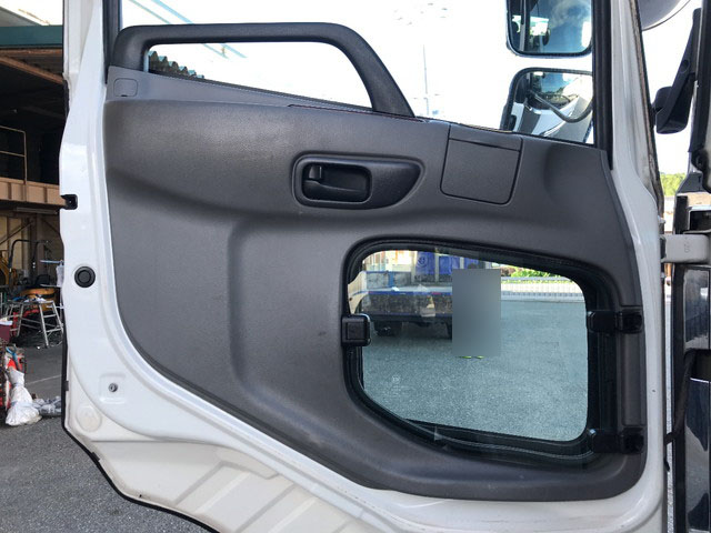 UDトラックスクオントレーラーヘッド（トラクターヘッド）大型（10t）[写真25]