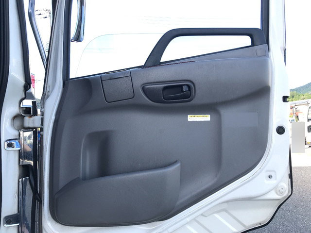 UDトラックスクオントレーラーヘッド（トラクターヘッド）大型（10t）[写真26]