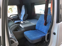 UDトラックスクオントレーラーヘッド（トラクターヘッド）大型（10t）[写真27]